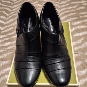 Naturalizer Black Leather Slip-On Loafers with Layered Upper